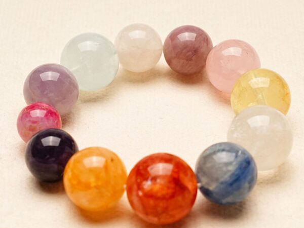 Crystal bracelet for increasing luck